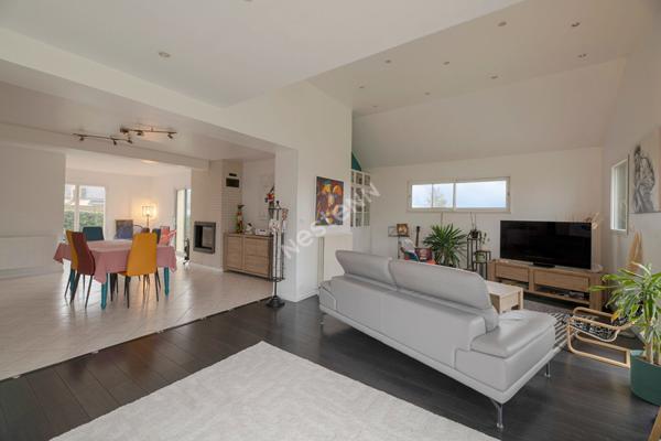 Maison spacieuse à vendre à Châteaugiron - 5 chambres et un grand jardin !