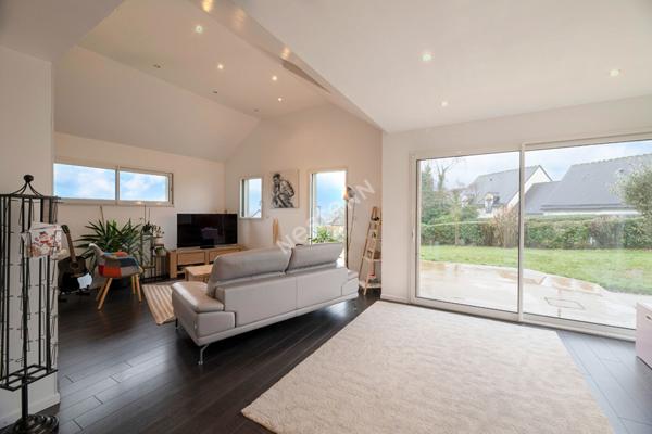 Maison spacieuse à vendre à Châteaugiron - 5 chambres et un grand jardin !