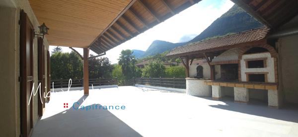 Maison familiale 138 m² – Le Touvet – Terrasse, studio indépendant et plus de 100 m² d’annexes
