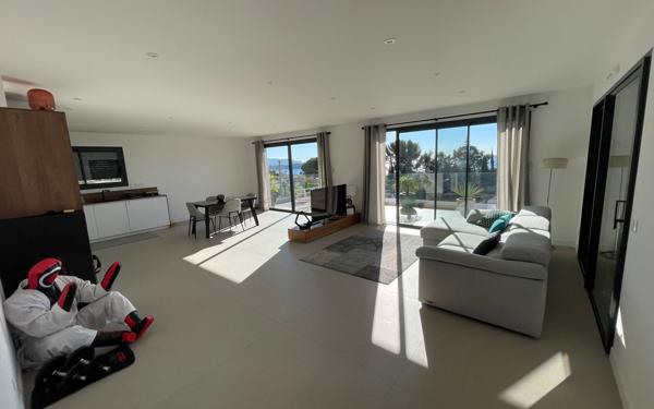 Appartement à vendre    4 pièces • 122 m2 Bandol