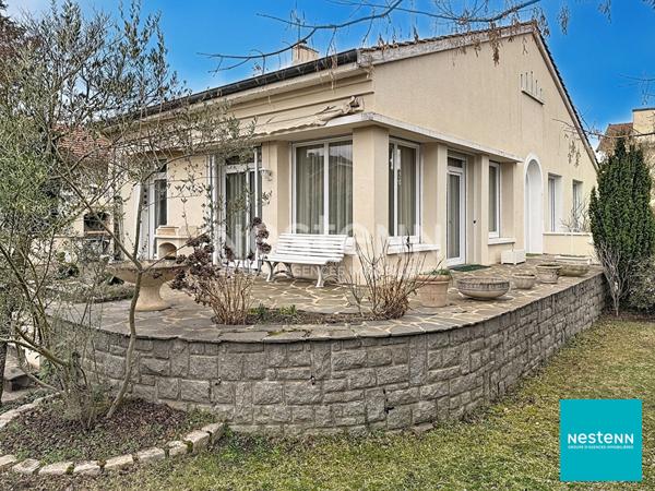 A Feurs belle maison de 174 m2, habitables 5 pièces sur terrain clos de 818 m2