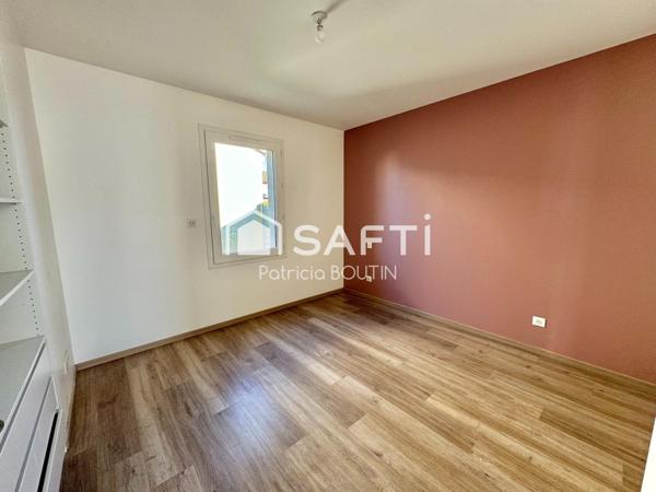 PAVILLON PLAIN PIED 4 CHAMBRES DONT UNE SUITE PARENTALE + GARAGE ET PISCINE  A CHAURAY !