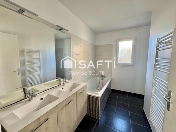 PAVILLON PLAIN PIED 4 CHAMBRES DONT UNE SUITE PARENTALE + GARAGE ET PISCINE  A CHAURAY !