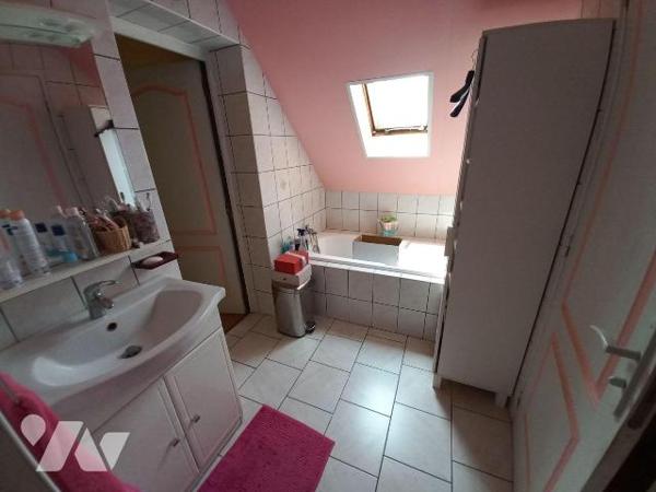 A VENDRE à FOURMIES 
Maison proche des écoles, commodités et services, de 106 m2 habitable, di...