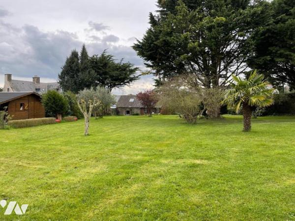 Saint COULOMB, Maison en pierre d'environ 170m² sur terrain de 5000m²