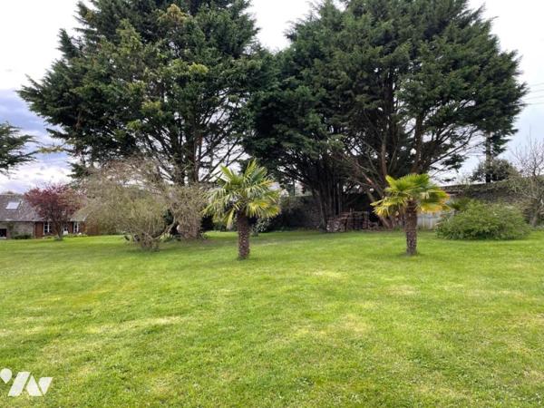 Saint COULOMB, Maison en pierre d'environ 170m² sur terrain de 5000m²