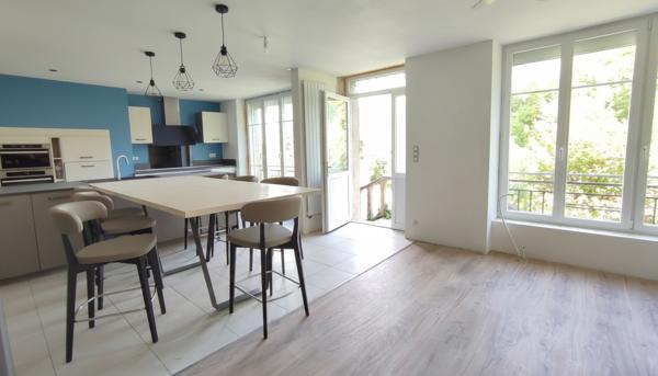 Maison bourgeoise avec dépendances et parcelle de bois à Liginiac 19160