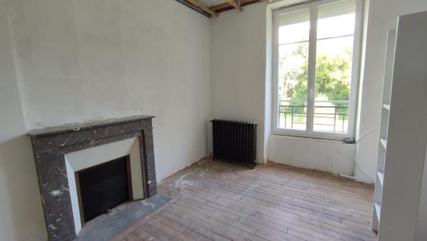 Maison bourgeoise avec dépendances et parcelle de bois à Liginiac 19160