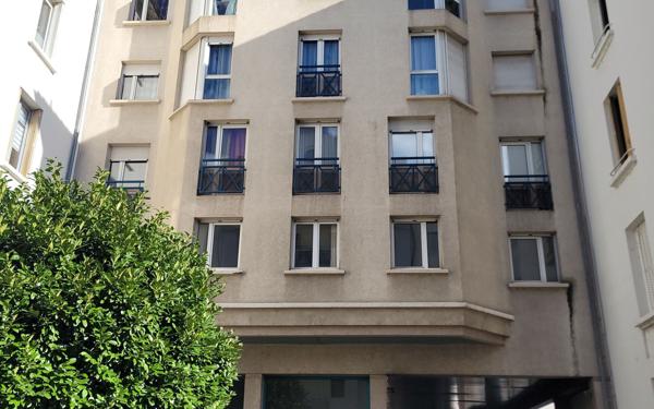 Immeuble à vendre    17 pièces • 1 109,74 m2 Lyon 7