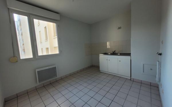 Immeuble à vendre    17 pièces • 1 109,74 m2 Lyon 7