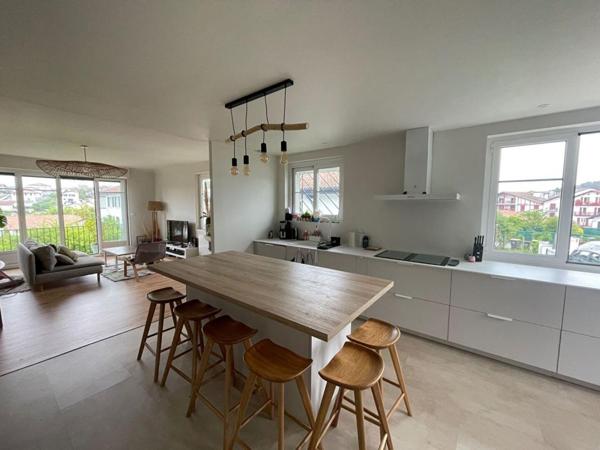 Ciboure, appartement rénové de 109m2 avec jardin et parking