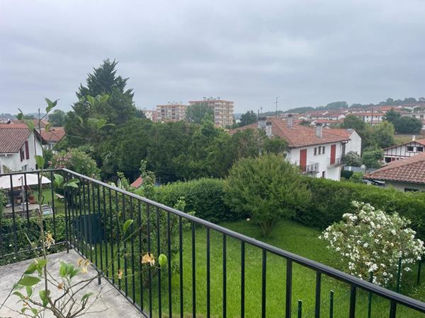 Ciboure, appartement rénové de 109m2 avec jardin et parking