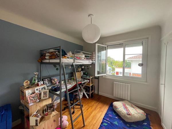 Ciboure, appartement rénové de 109m2 avec jardin et parking