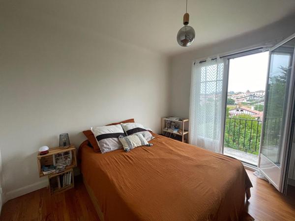 Ciboure, appartement rénové de 109m2 avec jardin et parking