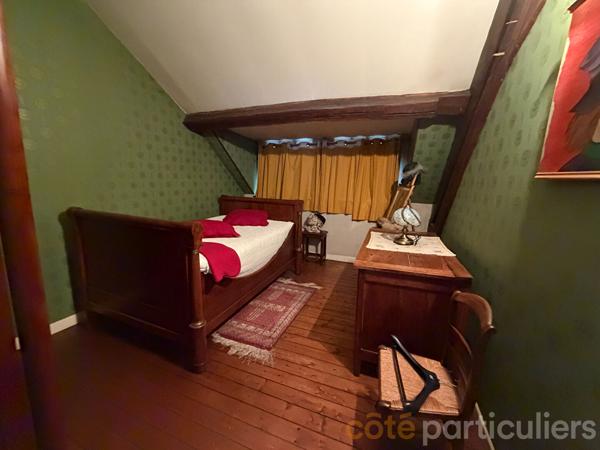Vente
                Maison181 m² - 7 Pièces -
                    LIGNIERES (18160)