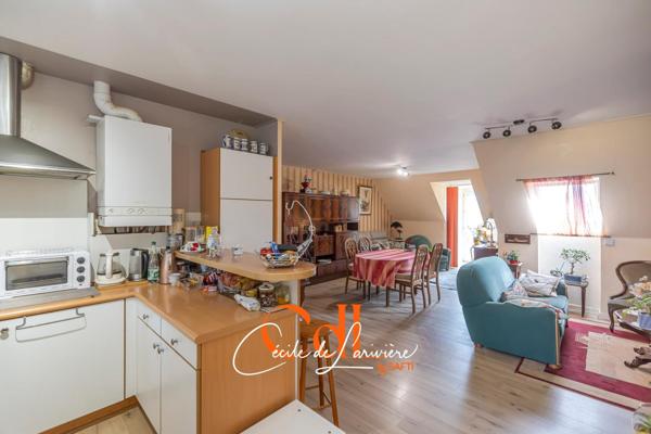 Plein centre-ville de Landivisiau et dernier étage !