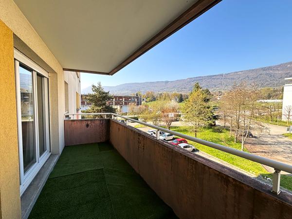 T2 lumineux avec terrasse, cave et parking privé à 2 minutes à pieds du centre de La Motte-Servolex