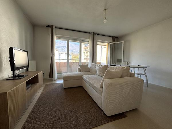 T2 lumineux avec terrasse, cave et parking privé à 2 minutes à pieds du centre de La Motte-Servolex