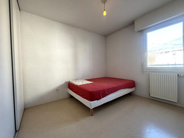 T2 lumineux avec terrasse, cave et parking privé à 2 minutes à pieds du centre de La Motte-Servolex