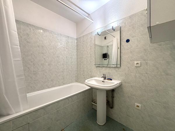 T2 lumineux avec terrasse, cave et parking privé à 2 minutes à pieds du centre de La Motte-Servolex