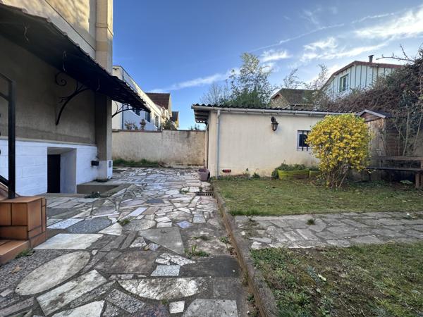Saint-Maur-des-Fossés (94100) Maison familiale avec sous-sol total, garage et jardin