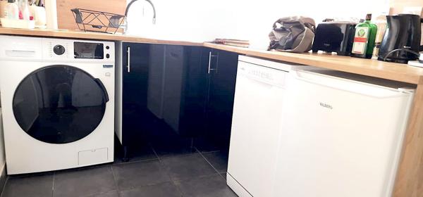 2/3 pièces . 250 m RER E et futur métro