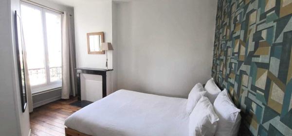 2/3 pièces . 250 m RER E et futur métro