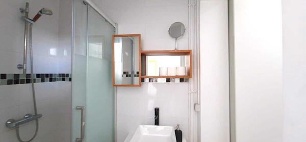 2/3 pièces . 250 m RER E et futur métro