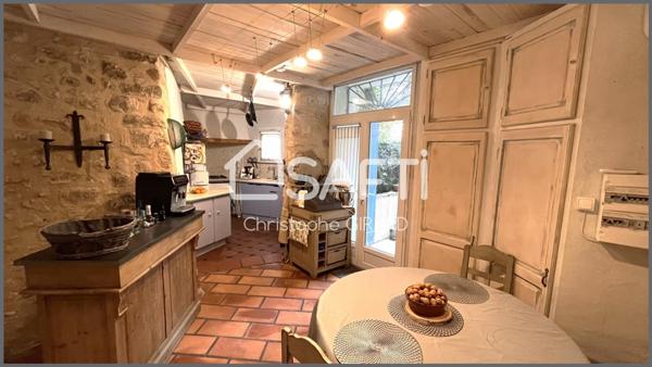 Maison de village avec Terrasses et Dépendance