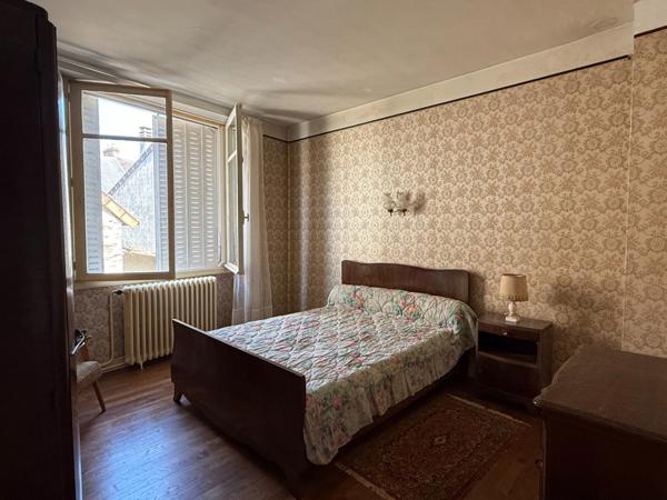 Maison de 160m², 3 chambres, avec garage et jardin indépendant de 443m² 69 500 €