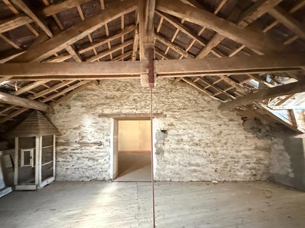 Maison de 160m², 3 chambres, avec garage et jardin indépendant de 443m² 69 500 €