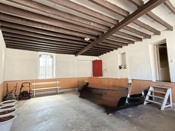 Maison de 160m², 3 chambres, avec garage et jardin indépendant de 443m² 69 500 €