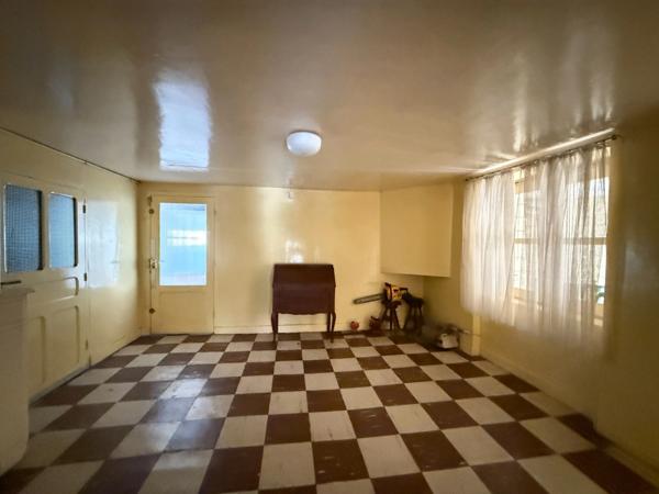 Maison de 160m², 3 chambres, avec garage et jardin indépendant de 443m² 69 500 €