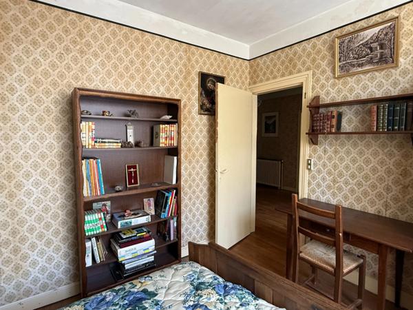 Maison de 160m², 3 chambres, avec garage et jardin indépendant de 443m² 69 500 €