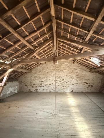 Maison de 160m², 3 chambres, avec garage et jardin indépendant de 443m² 69 500 €