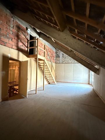 Maison de 160m², 3 chambres, avec garage et jardin indépendant de 443m² 69 500 €