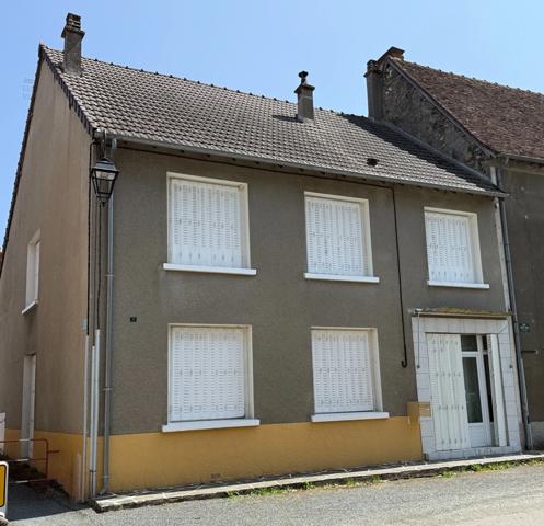 Maison de 160m², 3 chambres, avec garage et jardin indépendant de 443m² 69 500 €