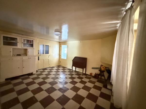 Maison de 160m², 3 chambres, avec garage et jardin indépendant de 443m² 69 500 €