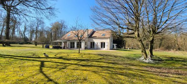 EXCEPTIONNELLE MAISON À BAILLON sur la commune d'ASNIÈRES-SUR-OISE