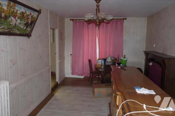 A vendre à Ambrières les vallées(53), proche du centre-ville avec accès à la varenne, une premi...