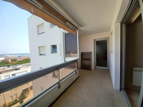 Parking + annexe + appartement