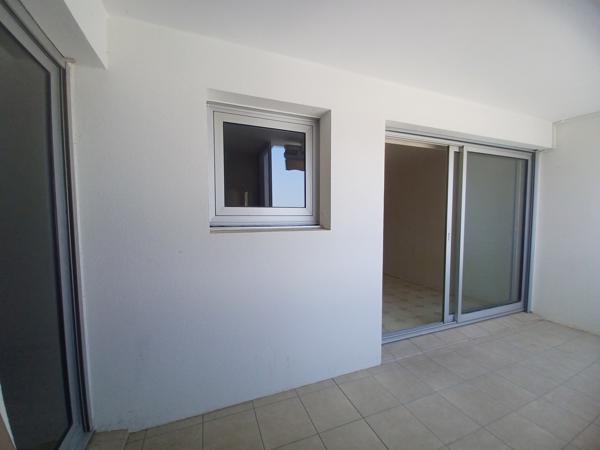 Parking + annexe + appartement
