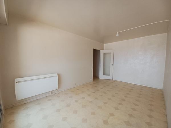 Parking + annexe + appartement