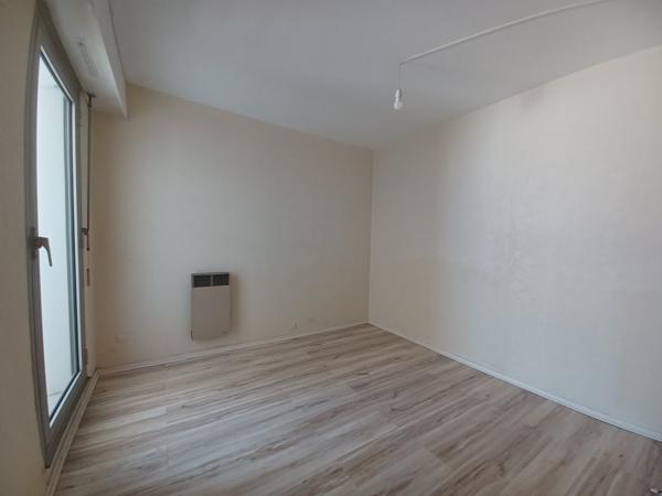 Parking + annexe + appartement