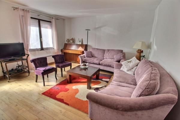 MONTREUIL, AU CALME D'UNE IMPASSE, MAISON LUMINEUSE 4 PIECES SANS TRAVAUX AVEC JARDIN.