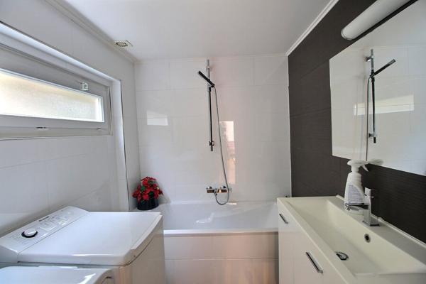 MONTREUIL, AU CALME D'UNE IMPASSE, MAISON LUMINEUSE 4 PIECES SANS TRAVAUX AVEC JARDIN.