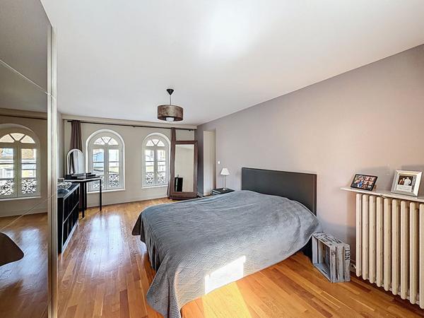 Somptueuse demeure d'exception en coeur de ville de Meaux - 400 m² - 6 chambres et 1 salle de jeux - jardin 1400 m² et 4 garages - 10 places de stationnement et une cave totale de 145 m2