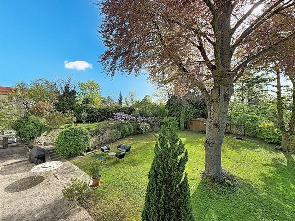 Somptueuse demeure d'exception en coeur de ville de Meaux - 400 m² - 6 chambres et 1 salle de jeux - jardin 1400 m² et 4 garages - 10 places de stationnement et une cave totale de 145 m2