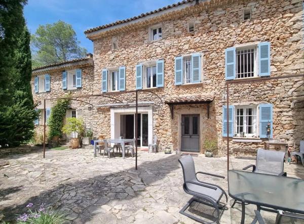 Lorgues – Magnifique bastide en pierre avec piscine et chambres d’hôtes
