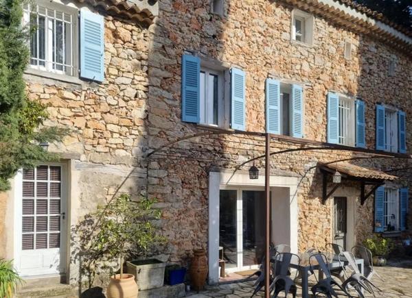 Lorgues – Magnifique bastide en pierre avec piscine et chambres d’hôtes